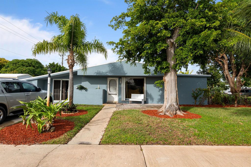 1403 W Broome Street, Lantana, FL 33462