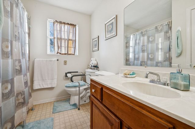 1337 Oaklawn Rd, Chapmansboro, TN 37035