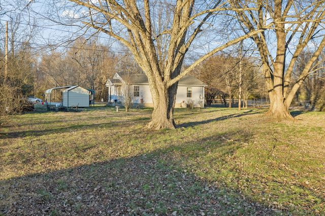 1337 Oaklawn Rd, Chapmansboro, TN 37035