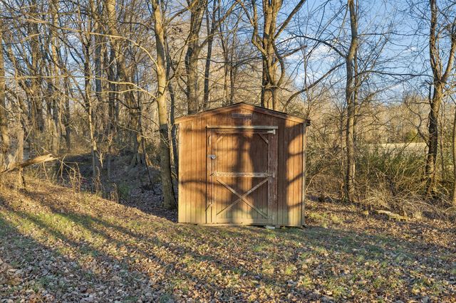 1337 Oaklawn Rd, Chapmansboro, TN 37035