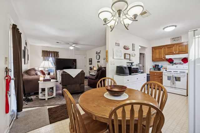 1337 Oaklawn Rd, Chapmansboro, TN 37035