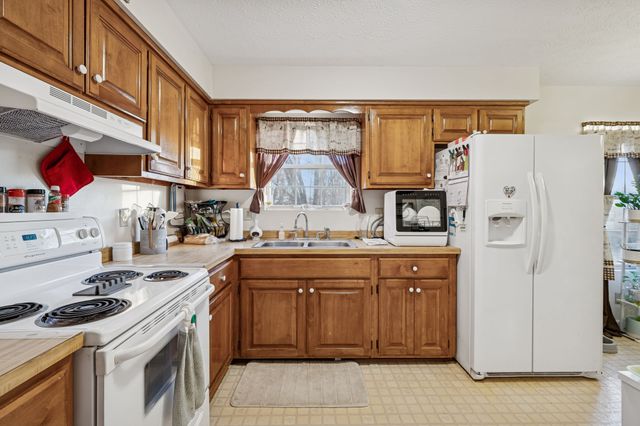 1337 Oaklawn Rd, Chapmansboro, TN 37035