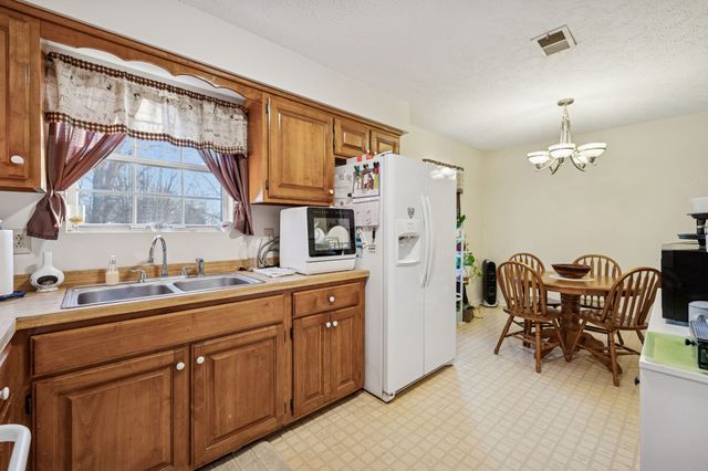 1337 Oaklawn Rd, Chapmansboro, TN 37035