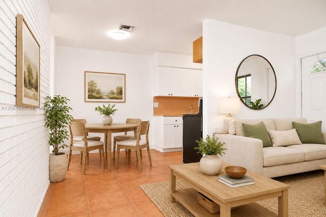 304 SE 9th Ct 6, Hallandale Beach, FL 33009