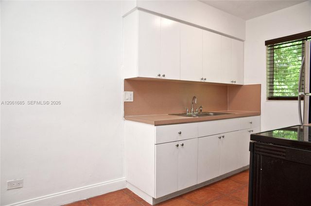 304 SE 9th Ct 6, Hallandale Beach, FL 33009