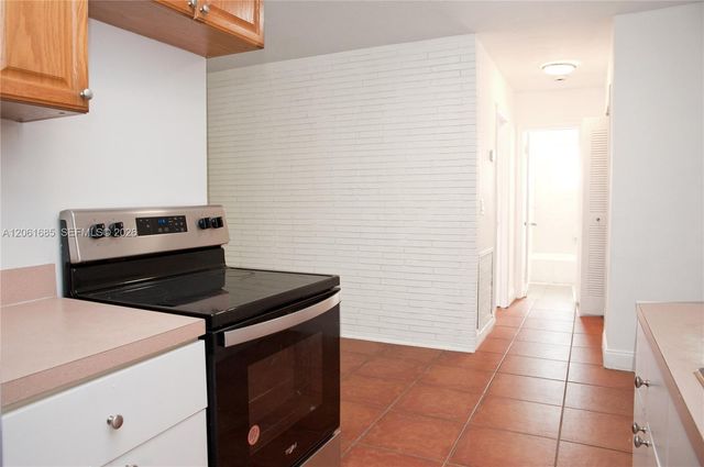 304 SE 9th Ct 6, Hallandale Beach, FL 33009