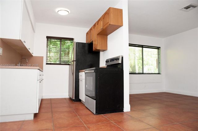 304 SE 9th Ct 6, Hallandale Beach, FL 33009