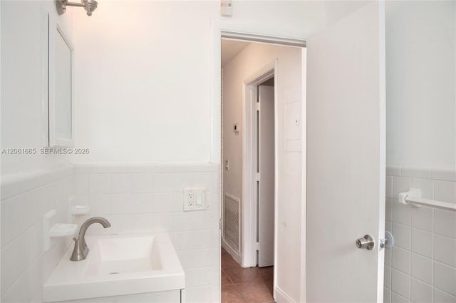 304 SE 9th Ct 6, Hallandale Beach, FL 33009
