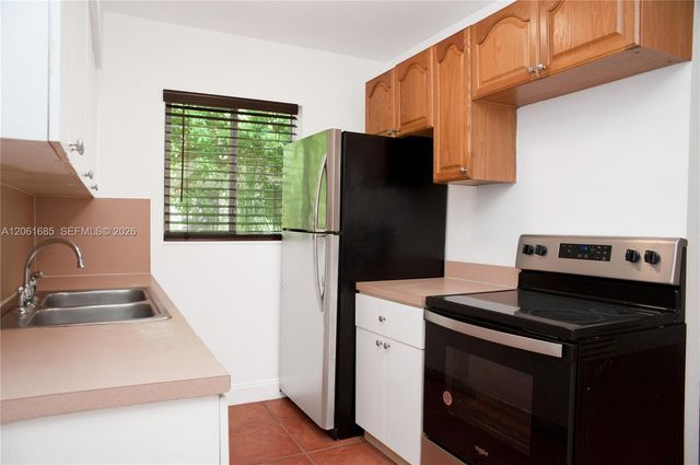 304 SE 9th Ct 6, Hallandale Beach, FL 33009
