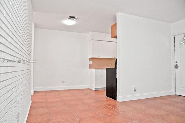 304 SE 9th Ct 6, Hallandale Beach, FL 33009
