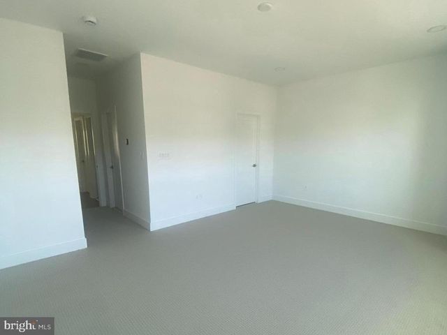 5 HOLTZ WAY, West Windsor, NJ 08550