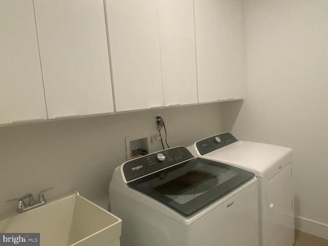 5 HOLTZ WAY, West Windsor, NJ 08550