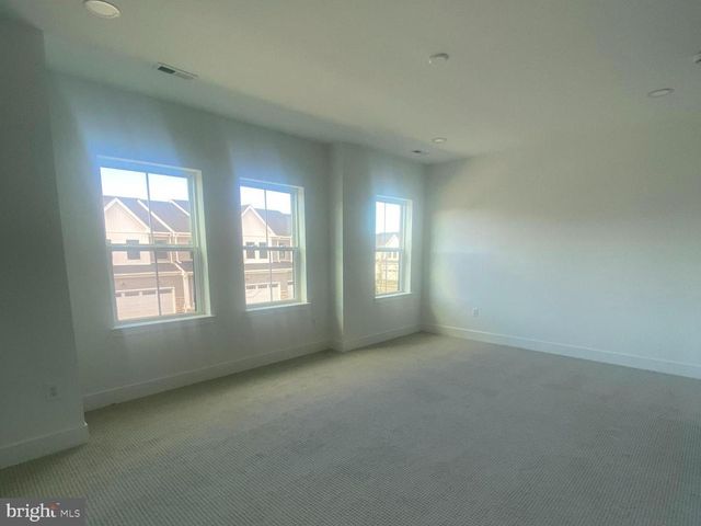 5 HOLTZ WAY, West Windsor, NJ 08550
