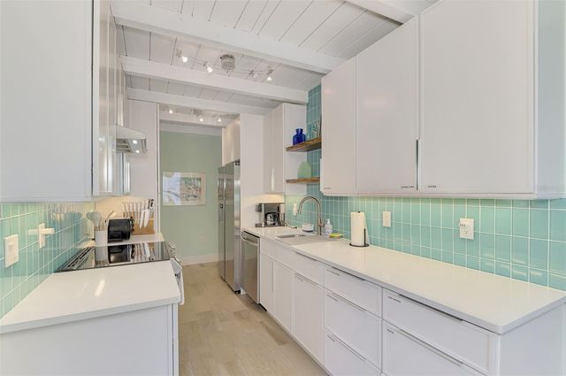 5253 AVENIDA DEL MARE, Sarasota, FL 34242