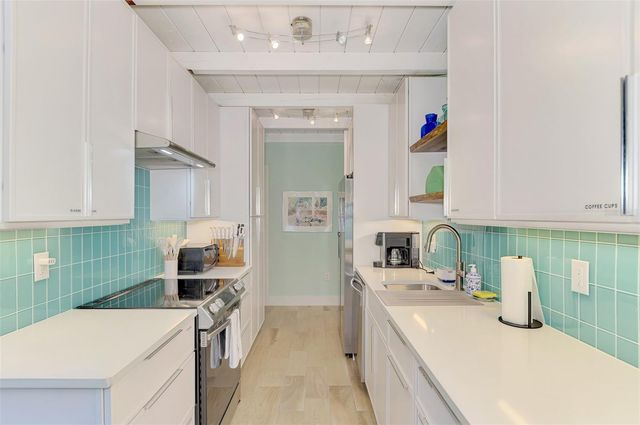 5253 AVENIDA DEL MARE, Sarasota, FL 34242