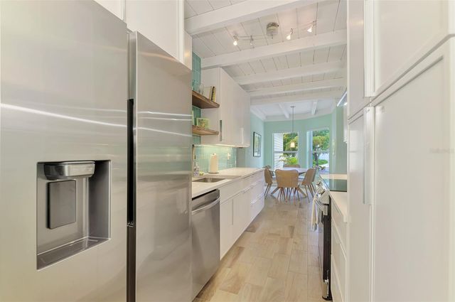 5253 AVENIDA DEL MARE, Sarasota, FL 34242