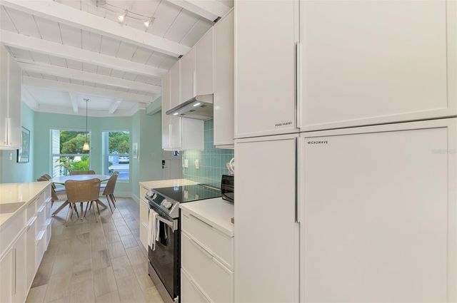 5253 AVENIDA DEL MARE, Sarasota, FL 34242