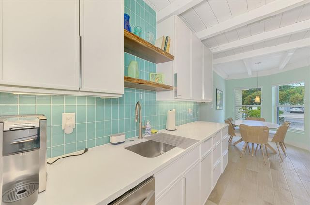 5253 AVENIDA DEL MARE, Sarasota, FL 34242