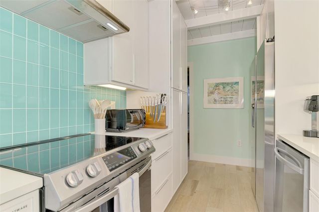 5253 AVENIDA DEL MARE, Sarasota, FL 34242