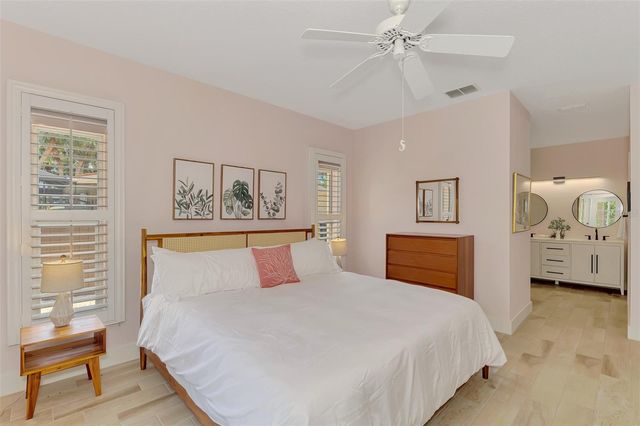 5253 AVENIDA DEL MARE, Sarasota, FL 34242