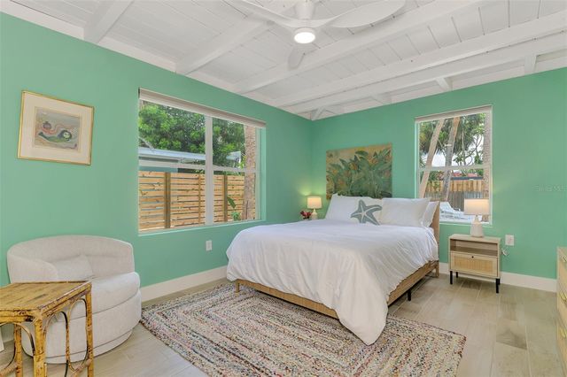 5253 AVENIDA DEL MARE, Sarasota, FL 34242