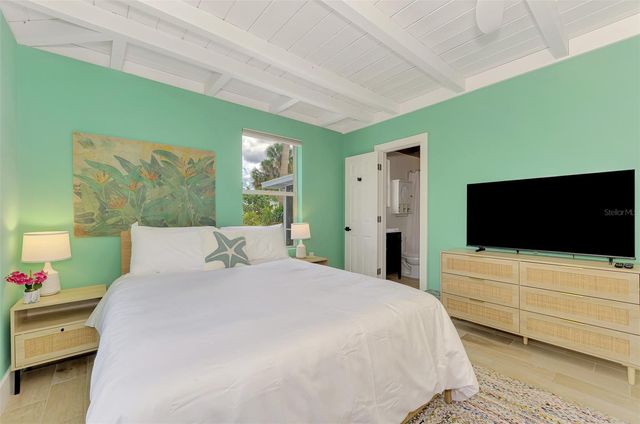 5253 AVENIDA DEL MARE, Sarasota, FL 34242