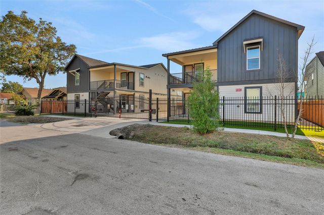 2613 Delafield Street 2, Houston, TX 77023