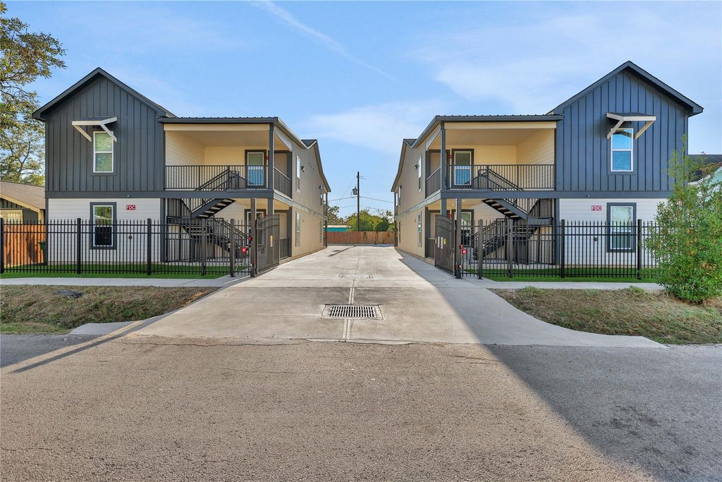 2613 Delafield Street 2, Houston, TX 77023