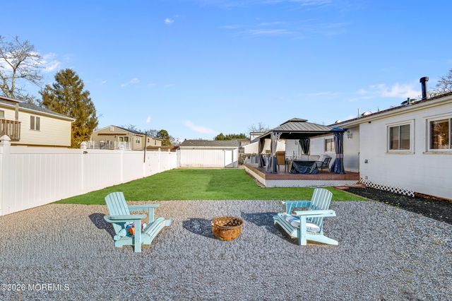 215 Lakewood Avenue, Bayville, NJ 08721