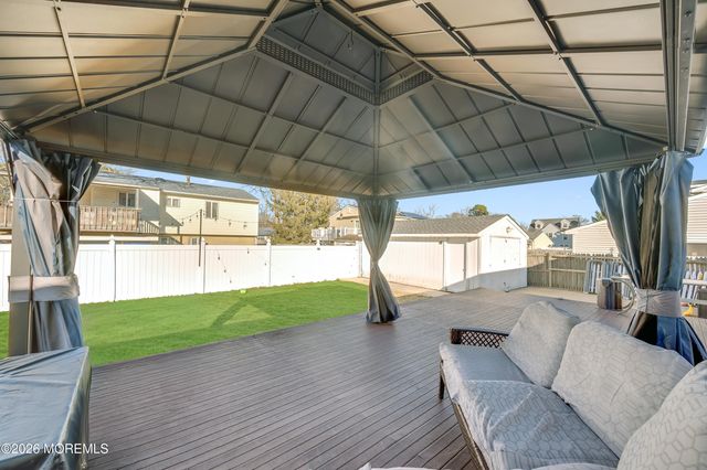 215 Lakewood Avenue, Bayville, NJ 08721