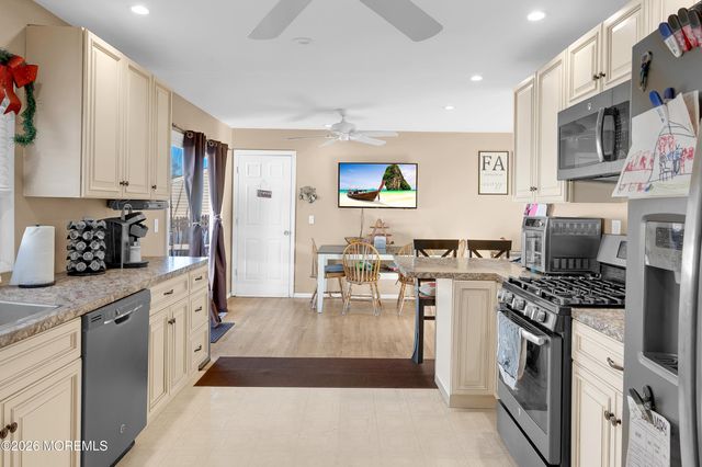 215 Lakewood Avenue, Bayville, NJ 08721