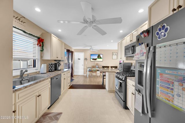 215 Lakewood Avenue, Bayville, NJ 08721