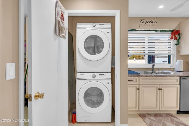 215 Lakewood Avenue, Bayville, NJ 08721