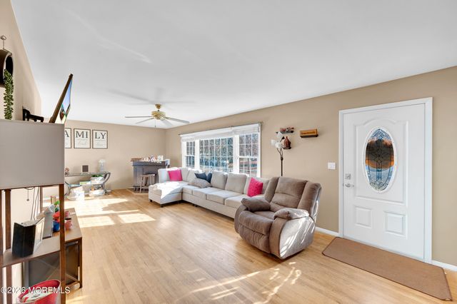 215 Lakewood Avenue, Bayville, NJ 08721