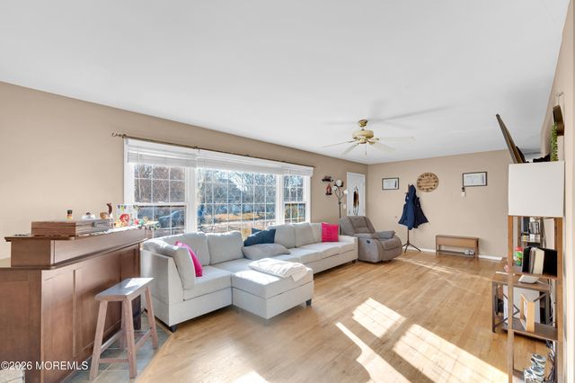 215 Lakewood Avenue, Bayville, NJ 08721