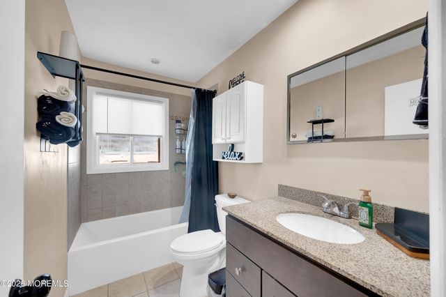 215 Lakewood Avenue, Bayville, NJ 08721