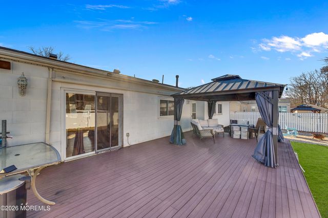 215 Lakewood Avenue, Bayville, NJ 08721