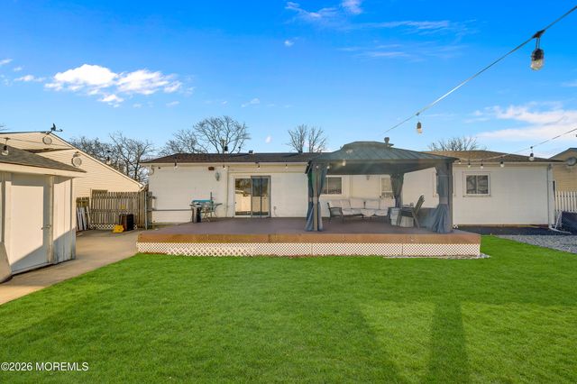 215 Lakewood Avenue, Bayville, NJ 08721