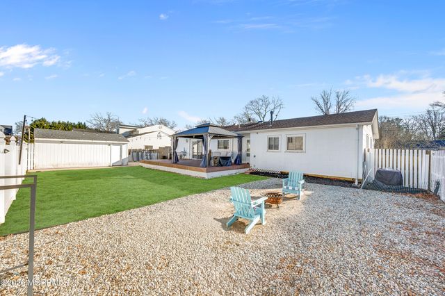 215 Lakewood Avenue, Bayville, NJ 08721