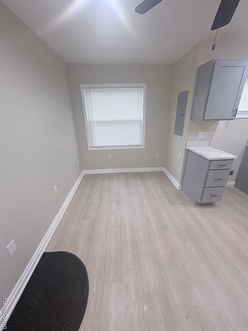 18920 Kingsville Street, Harper Woods, MI 48225