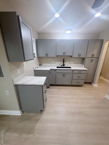 18920 Kingsville Street, Harper Woods, MI 48225