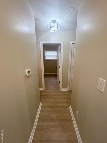 18920 Kingsville Street, Harper Woods, MI 48225