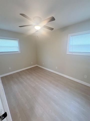 18920 Kingsville Street, Harper Woods, MI 48225