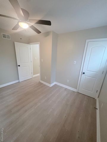 18920 Kingsville Street, Harper Woods, MI 48225