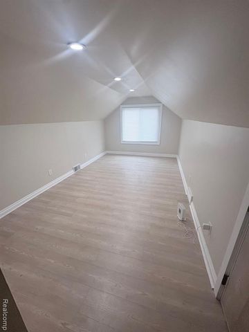 18920 Kingsville Street, Harper Woods, MI 48225