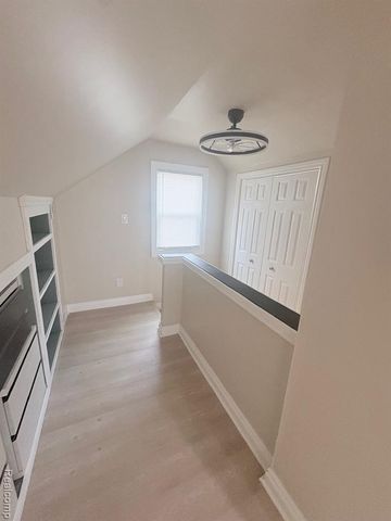 18920 Kingsville Street, Harper Woods, MI 48225