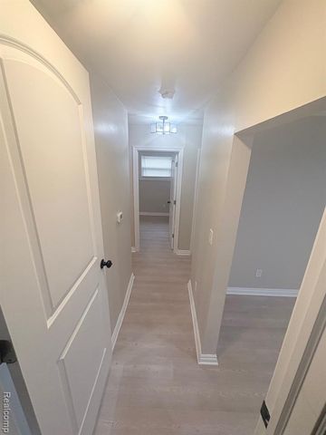 18920 Kingsville Street, Harper Woods, MI 48225