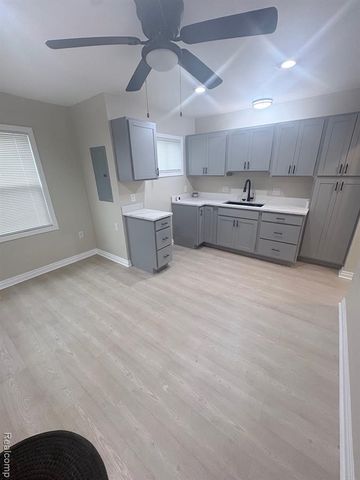 18920 Kingsville Street, Harper Woods, MI 48225