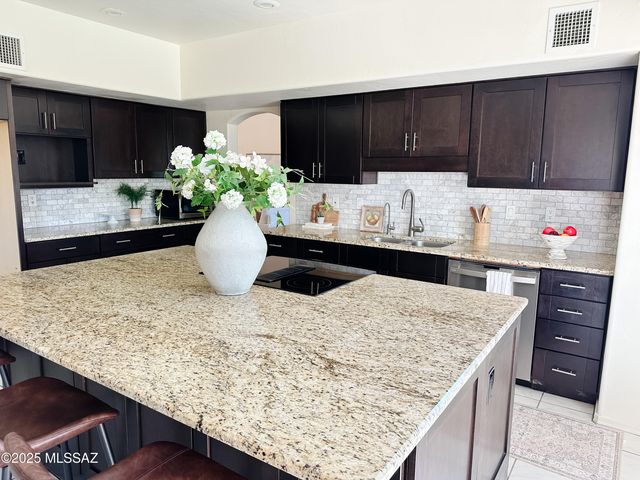 780 S Shadowtree Place, Tucson, AZ 85748