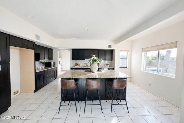 780 S Shadowtree Place, Tucson, AZ 85748